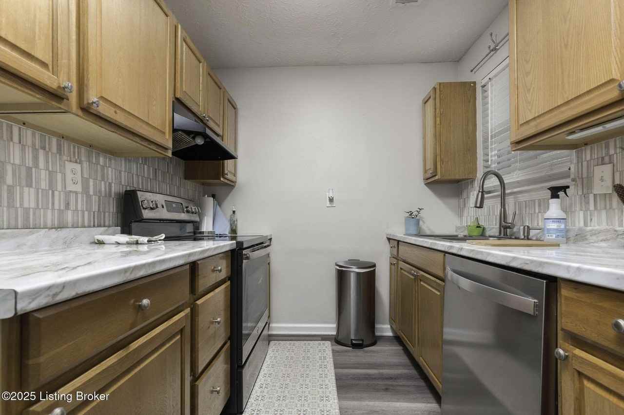 11502 Rock Bass Ct - Photo 7 of 35