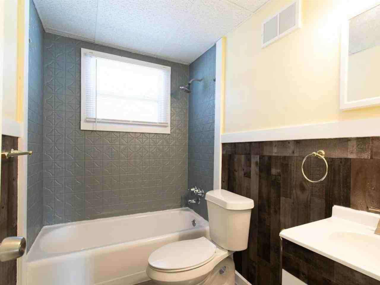 14411 Knox Ave - Photo 5 of 10