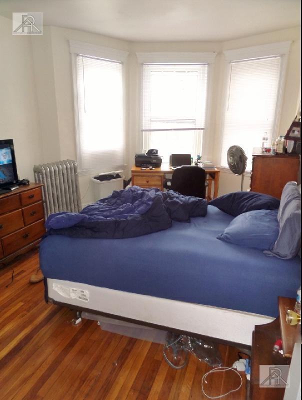 1866 Commonwealth Ave - Photo 3 of 7