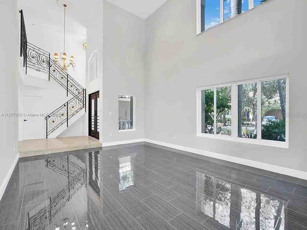 15945 Nw 82nd Ct - Photo 5 of 29