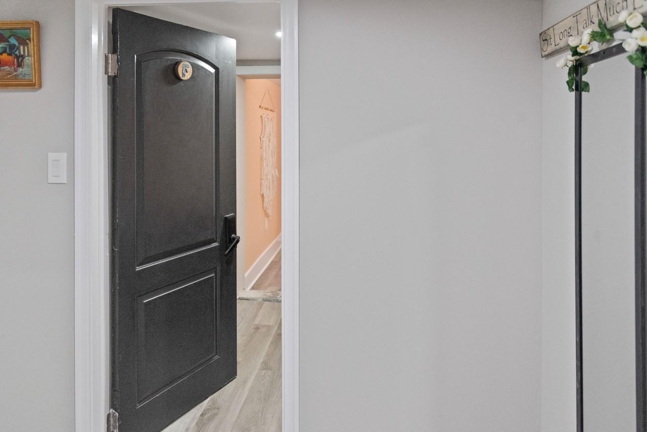 Oakford Ave - Photo 6 of 9