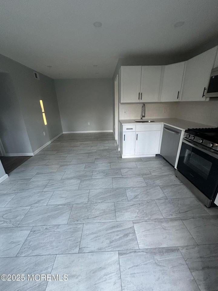 244 Perrineville Road - Photo 4 of 9