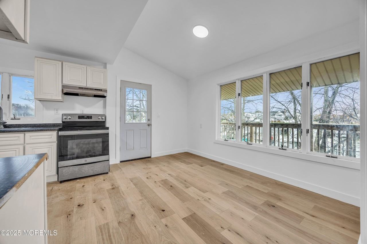 234 234 Beach Avenue - Photo 6 of 50