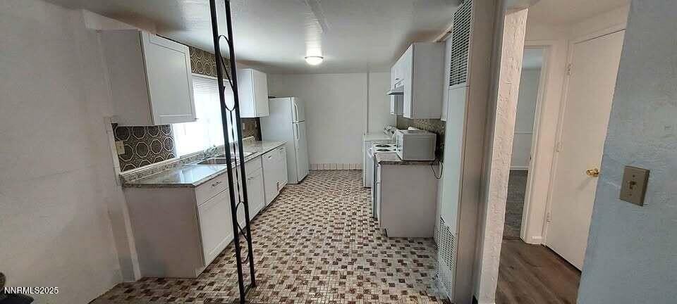 1973 Hymer Avenue - Photo 2 of 11