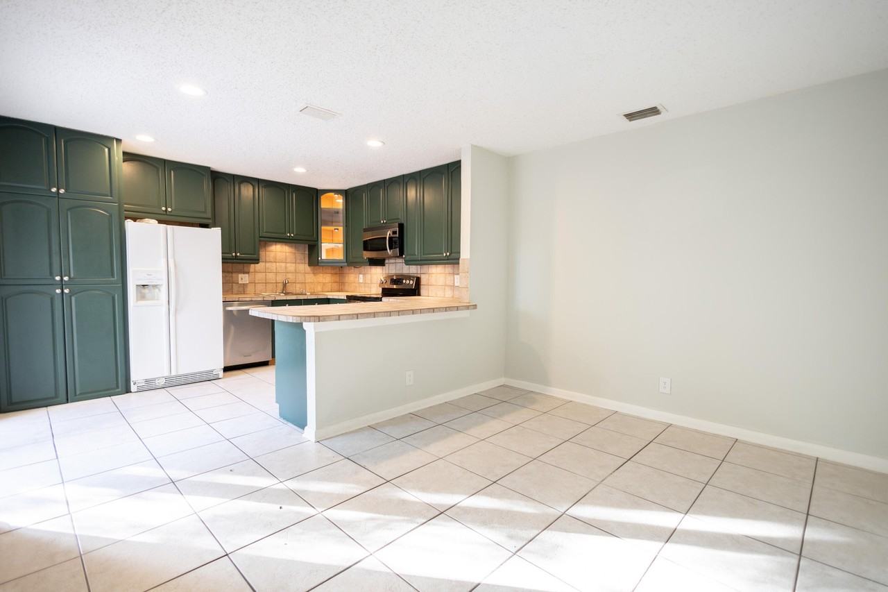 1640 Shaker Cir - Photo 7 of 14