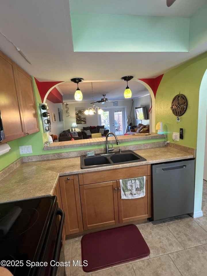 299 Chandler St #F - Photo 5 of 26