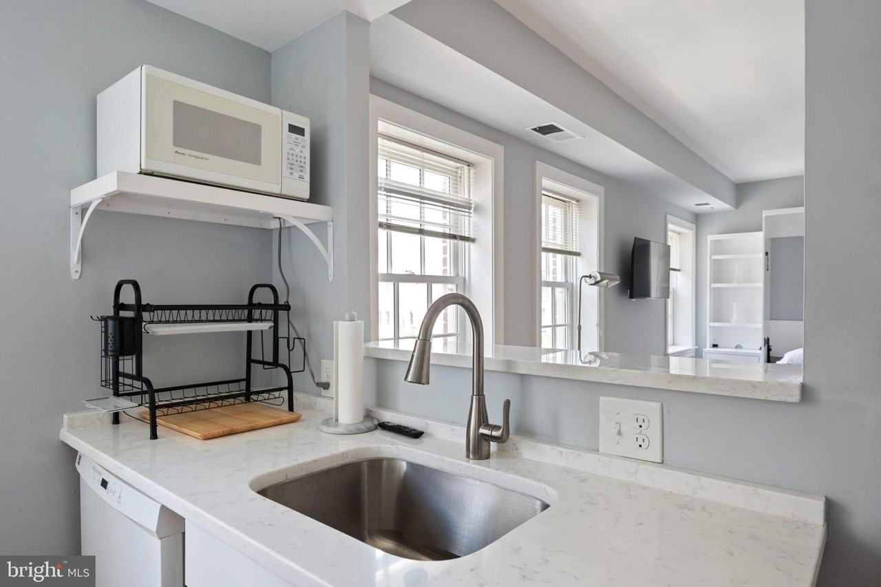 1426 21st St Nw Apt 407 #407 - Photo 4 of 50