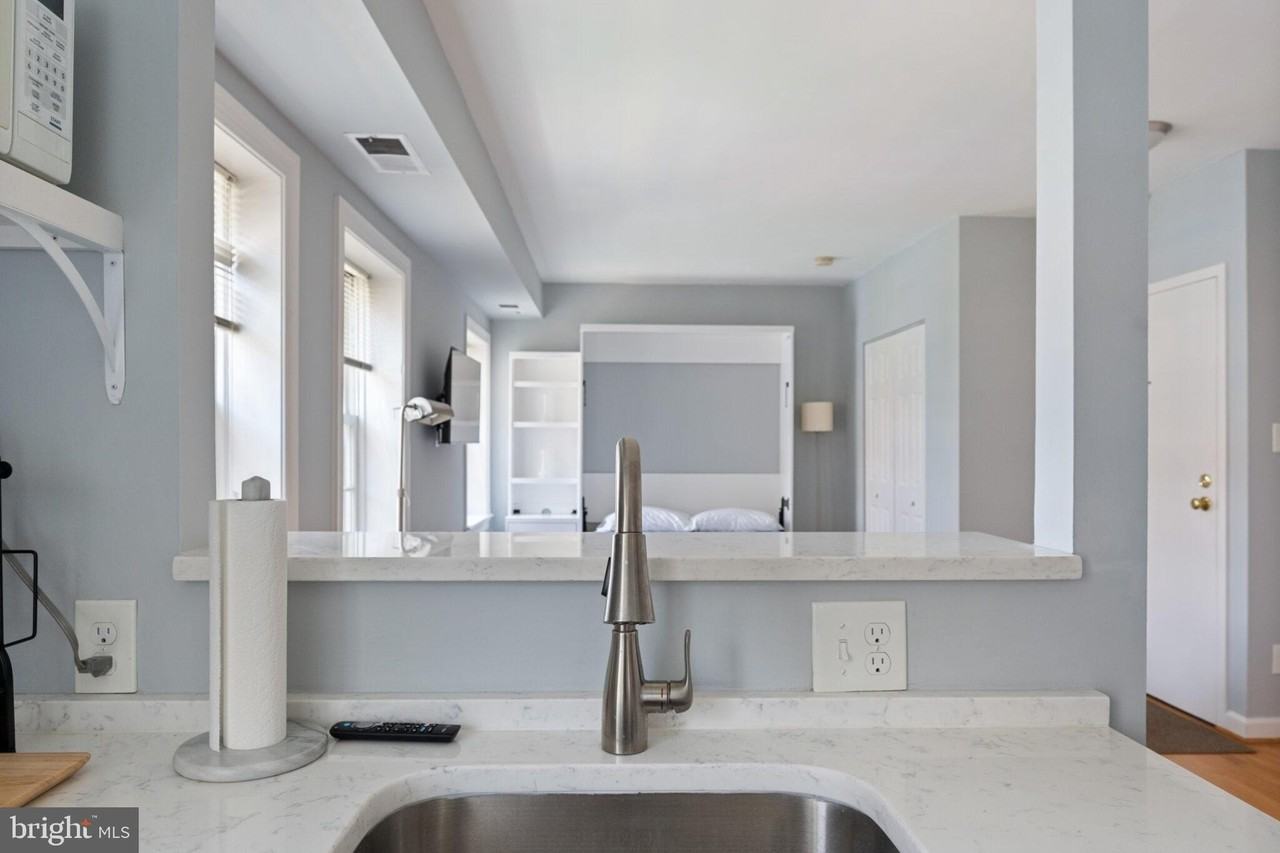 1426 21st St Nw Apt 407 #407 - Photo 5 of 50