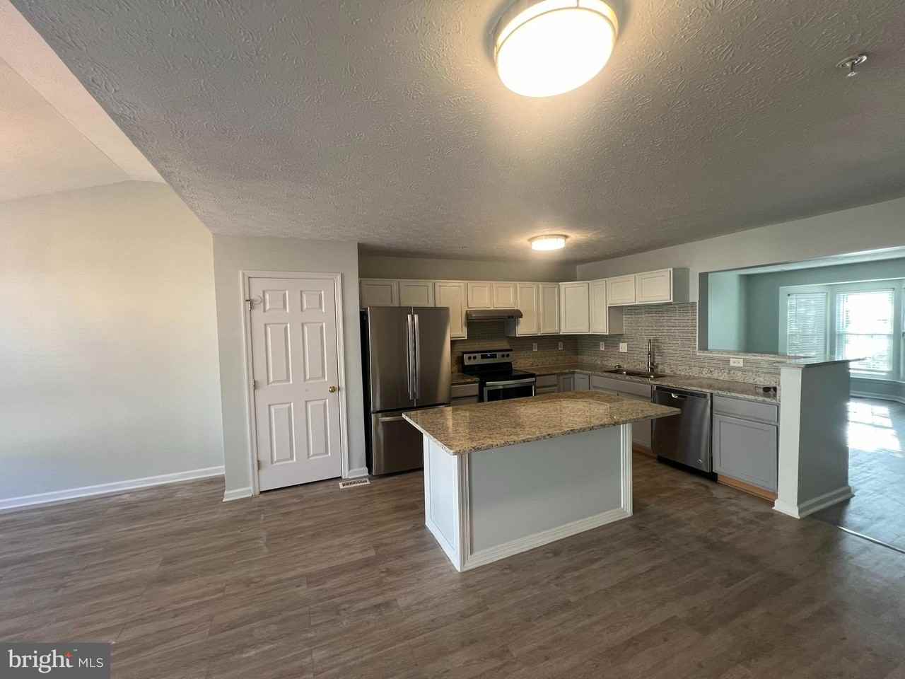 2579 Blue Water Blvd - Photo 3 of 33