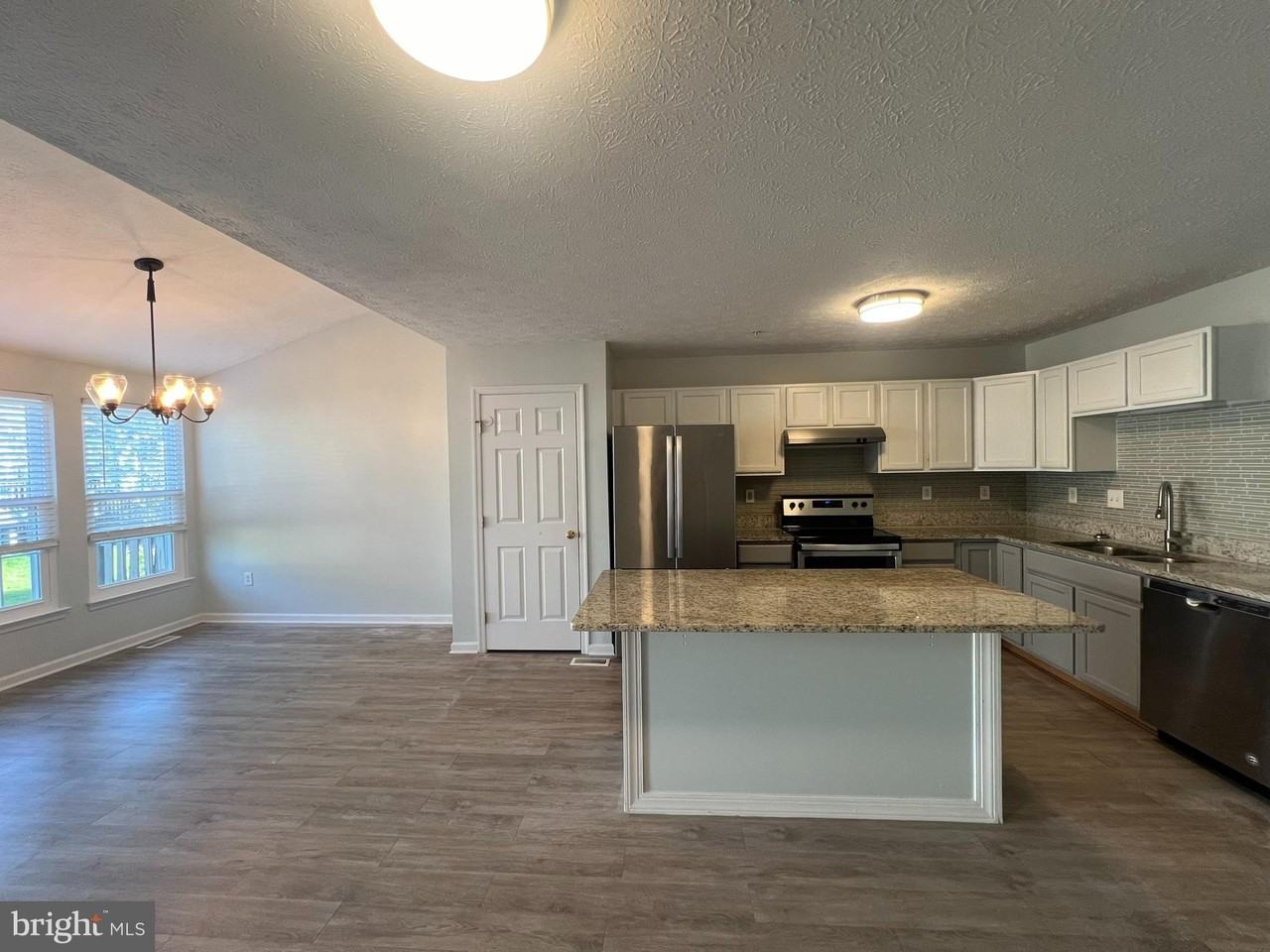 2579 Blue Water Blvd - Photo 5 of 33