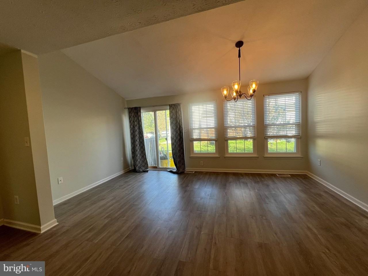 2579 Blue Water Blvd - Photo 7 of 33