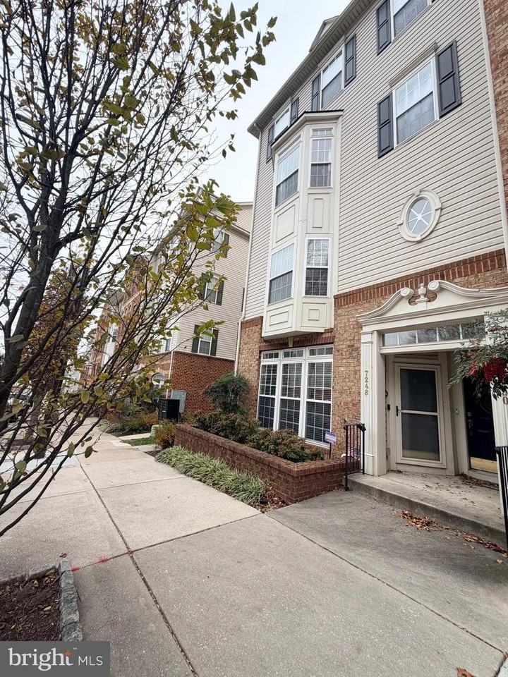 7248 Elkridge Crossing Way - Photo 3 of 47