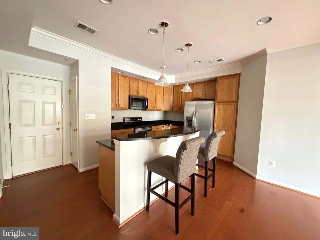 7248 Elkridge Crossing Way - Photo 4 of 47