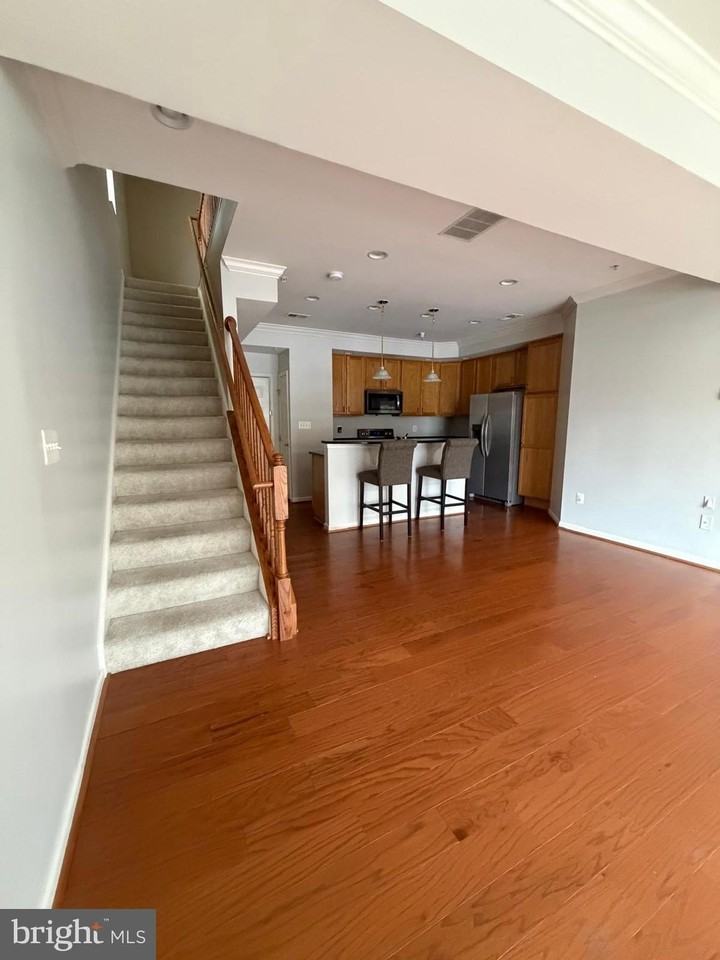 7248 Elkridge Crossing Way - Photo 5 of 47