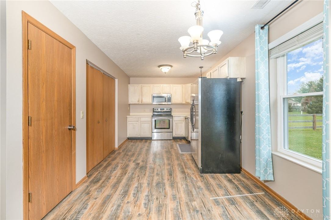 6044 Sean Circle - Photo 6 of 18