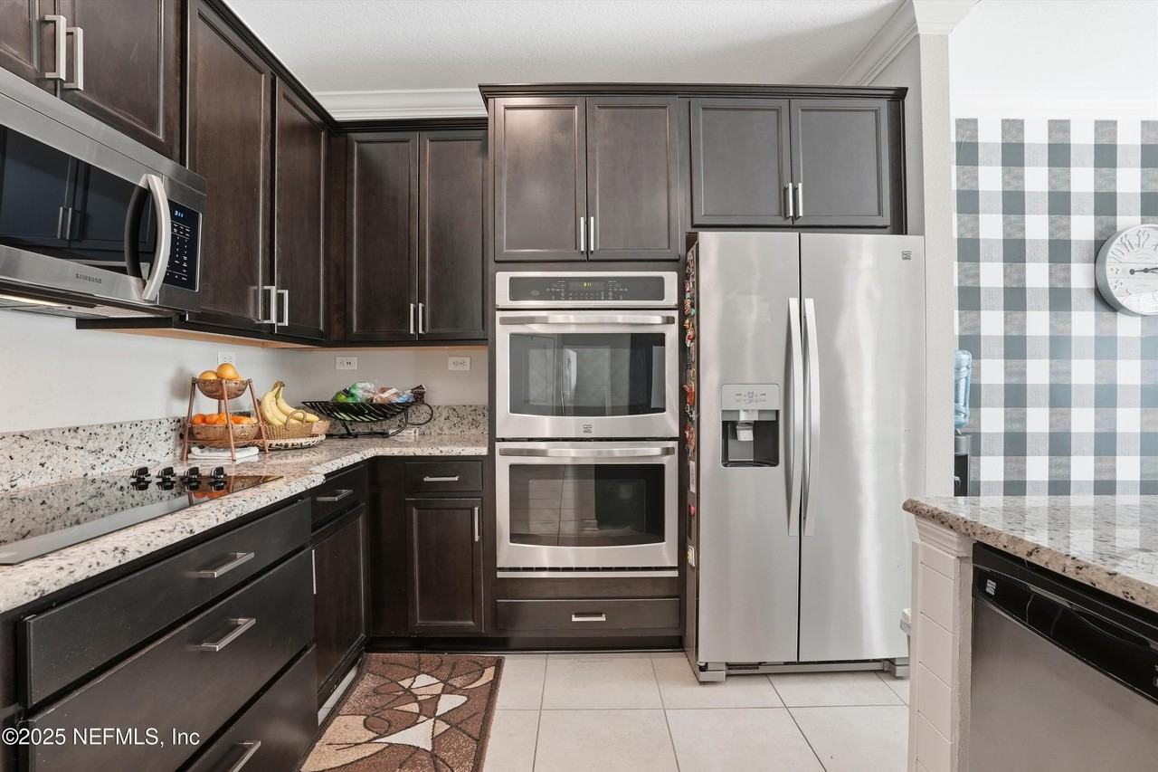 3884 Hammock Bluff Drive - Photo 3 of 34