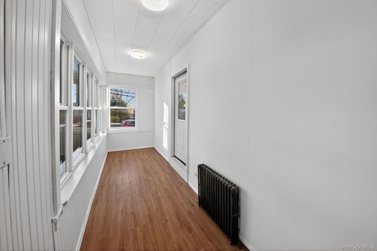 153 Franklin Ave - Photo 5 of 25