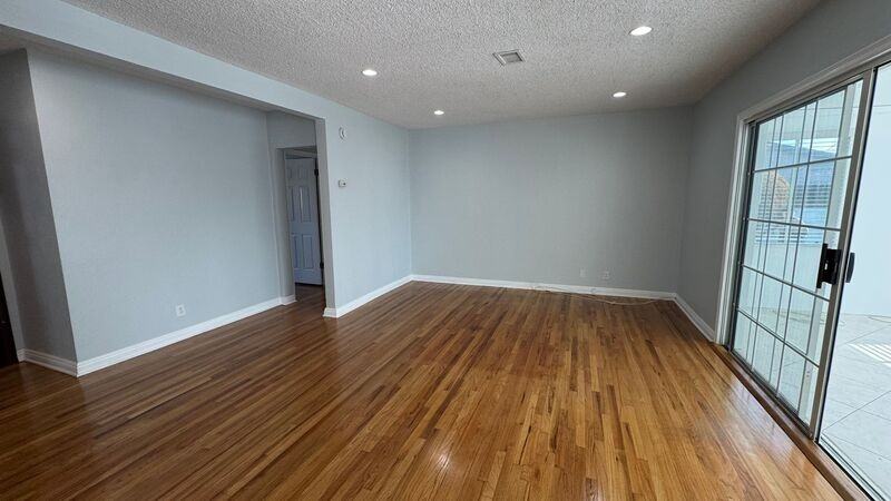 2430 Bancroft Ave - Photo 3 of 20