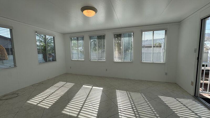 2430 Bancroft Ave - Photo 4 of 20