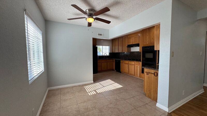 2430 Bancroft Ave - Photo 5 of 20