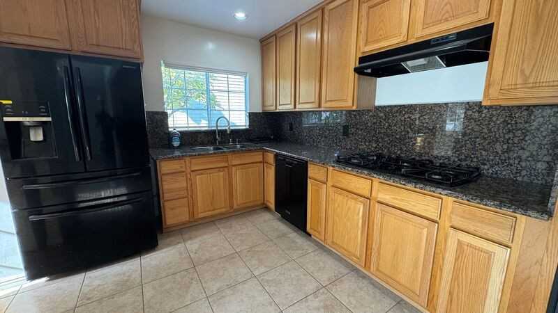 2430 Bancroft Ave - Photo 6 of 20