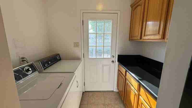 2430 Bancroft Ave - Photo 7 of 20