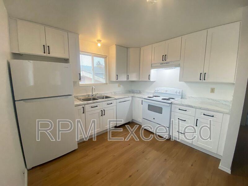 475 Houser Way S #B - Photo 4 of 10