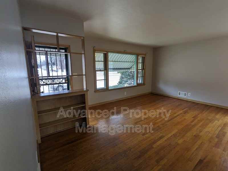 6215 W Keefe Avenue Pkwy - Photo 3 of 10