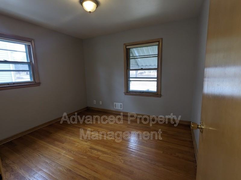 6215 W Keefe Avenue Pkwy - Photo 5 of 10