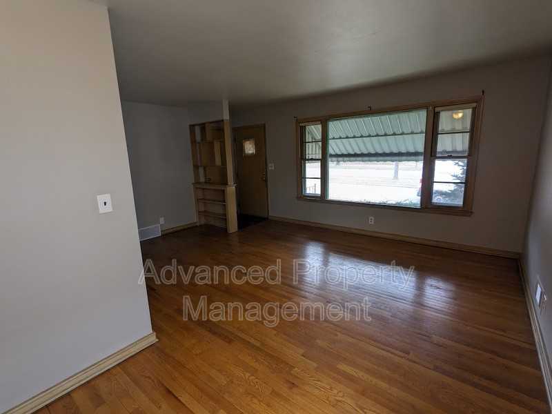 6215 W Keefe Avenue Pkwy - Photo 6 of 10