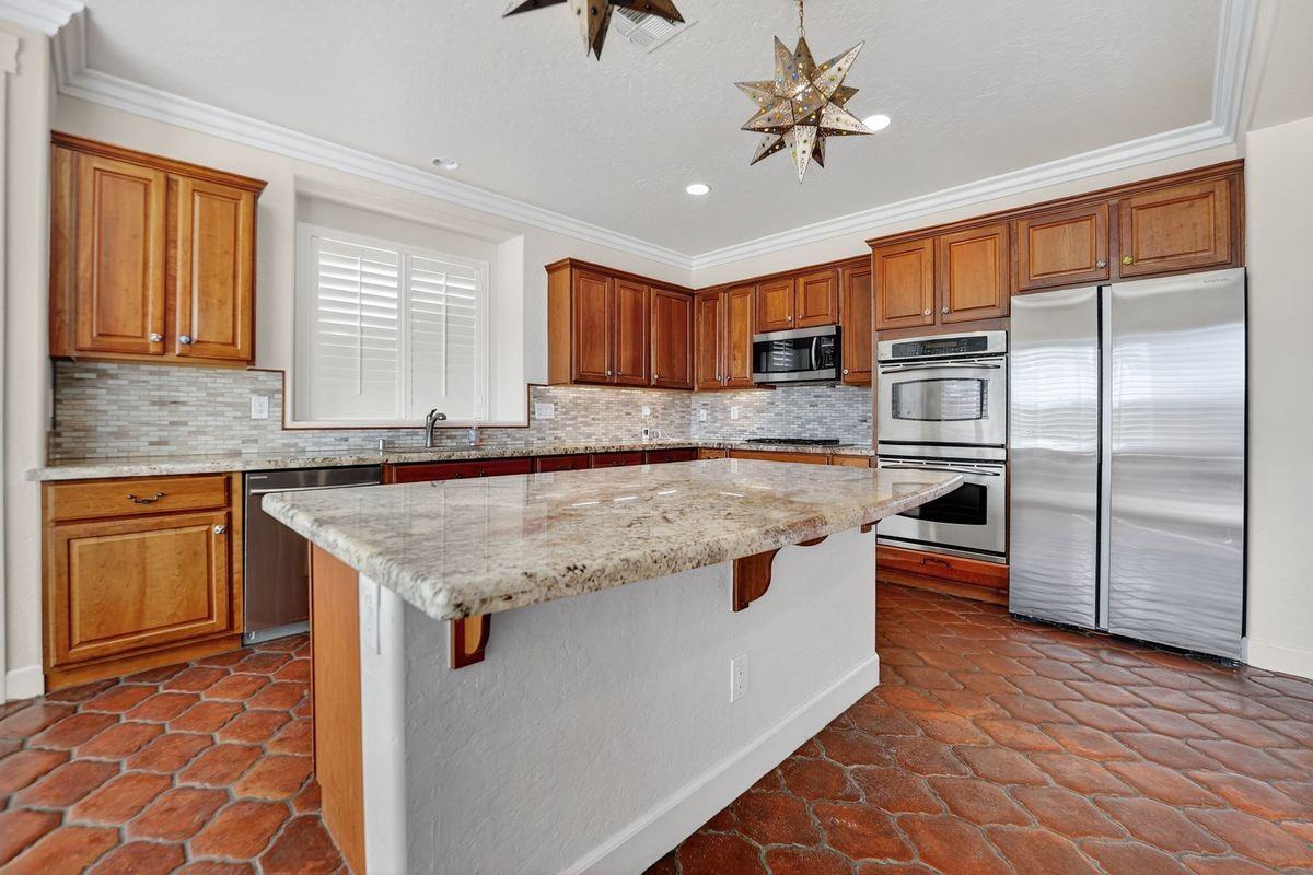 8224 Imperial Lakes St - Photo 2 of 15