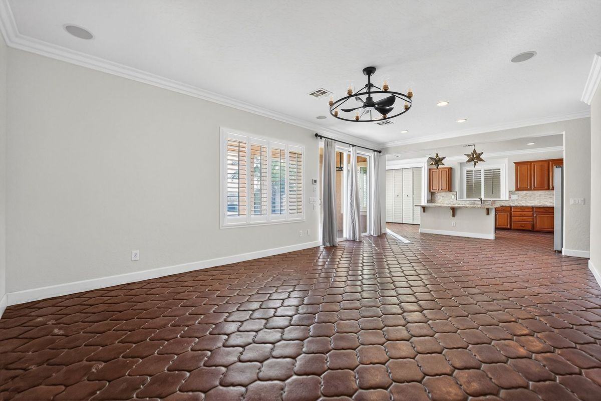 8224 Imperial Lakes St - Photo 3 of 15