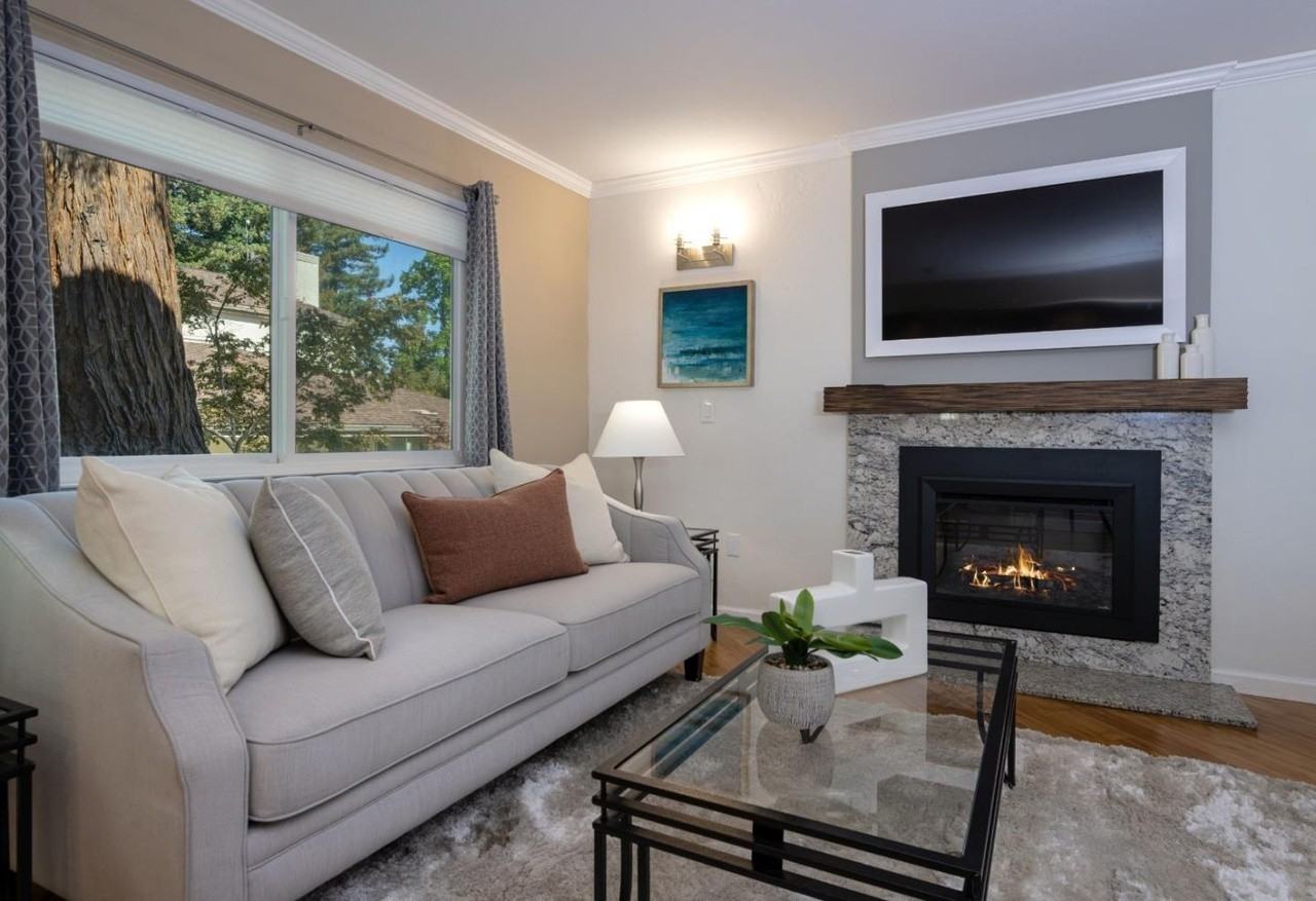 19113 Vineyard Ln - Photo 3 of 6