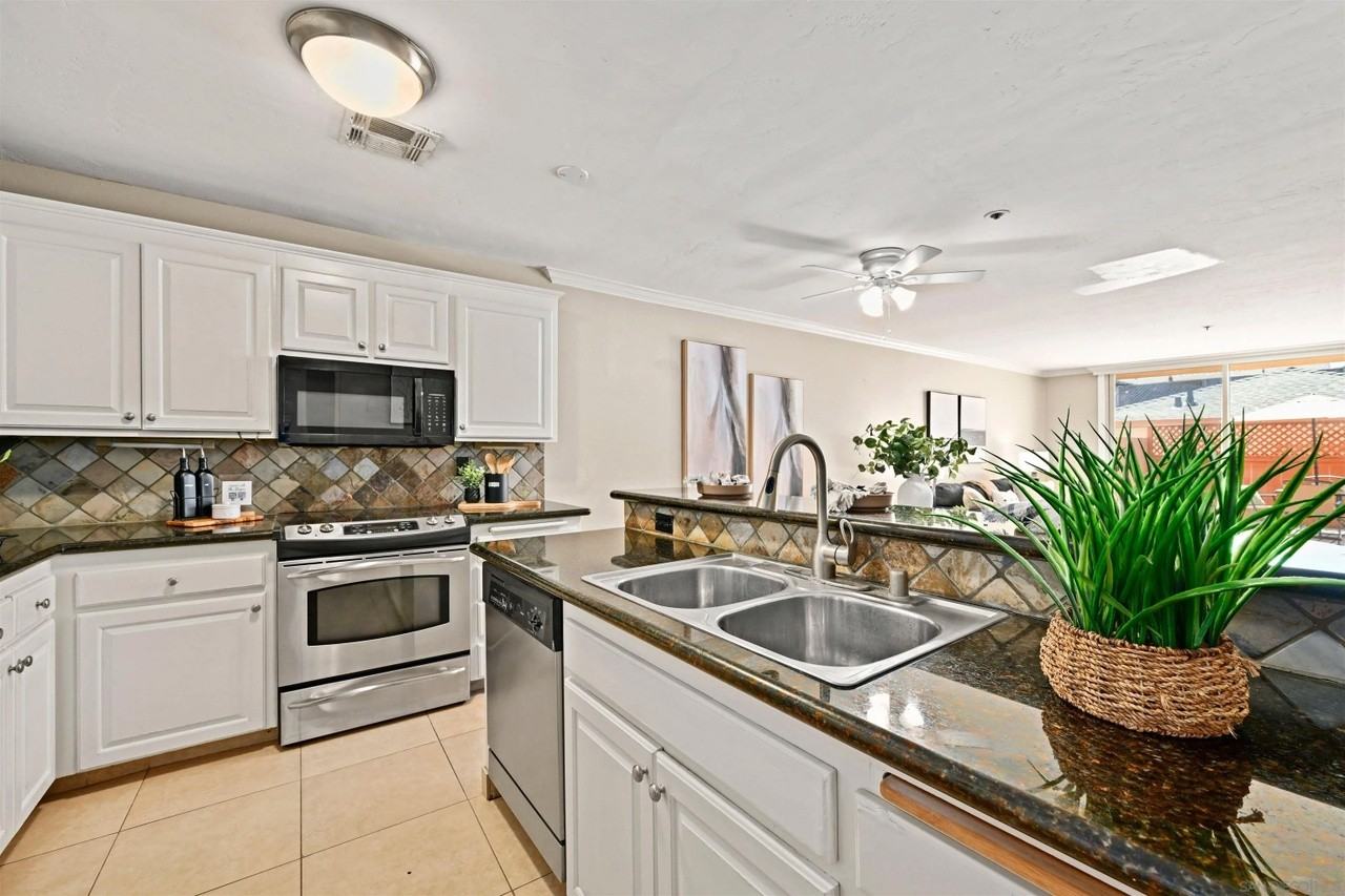 3939 Illinois St - Photo 2 of 6