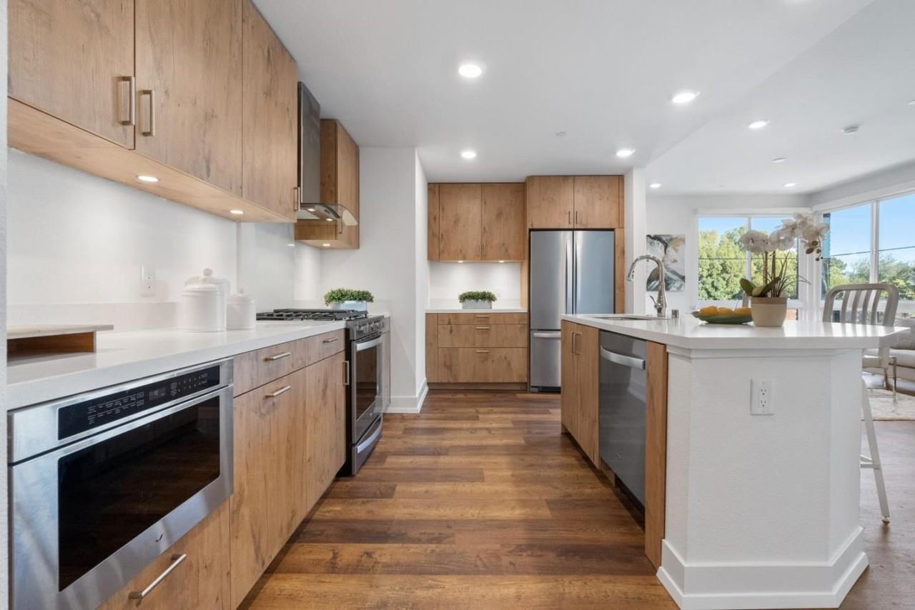 1048 Monroe St - Photo 2 of 13