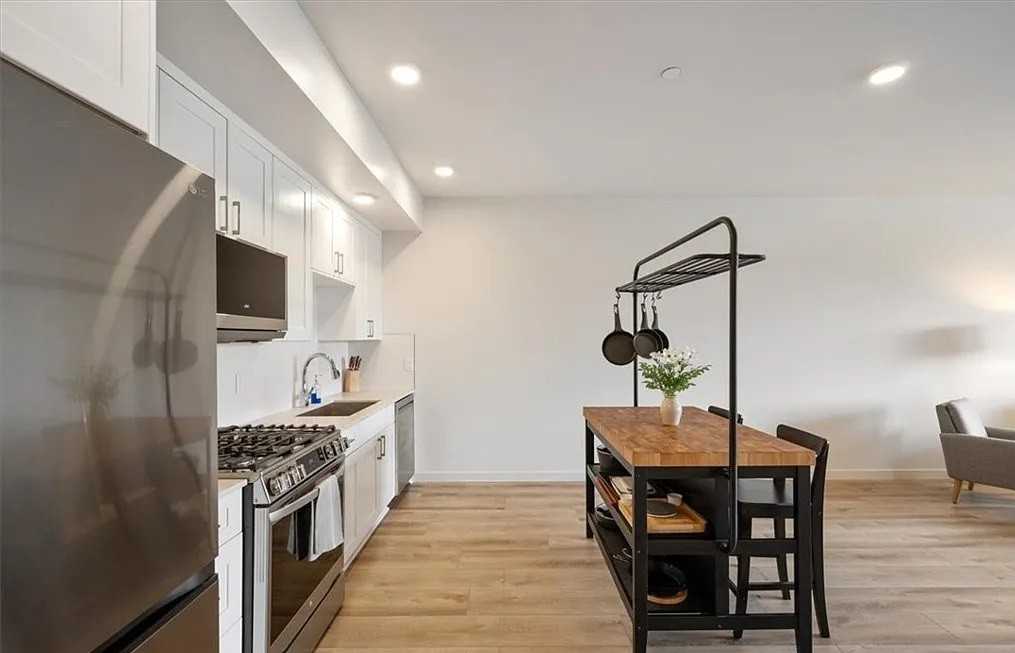 2475 Victoria Avenue #408 - Photo 4 of 9