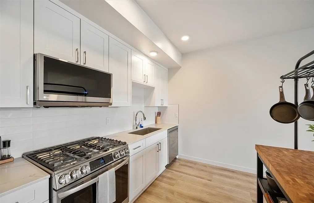 2475 Victoria Avenue #408 - Photo 5 of 9