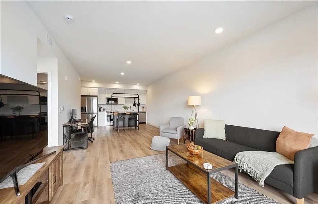 2475 Victoria Avenue #408 - Photo 6 of 9