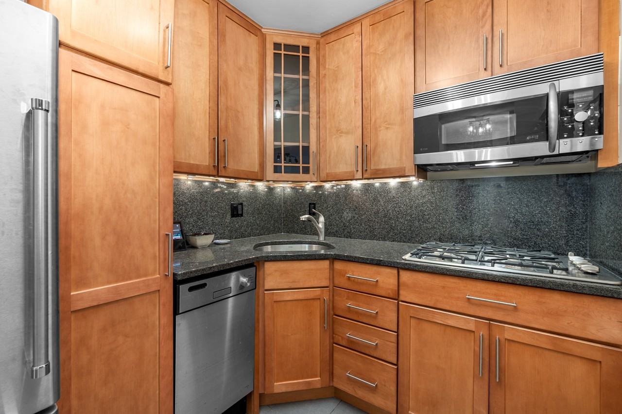 1260 21st St Nw #208 - Photo 5 of 22