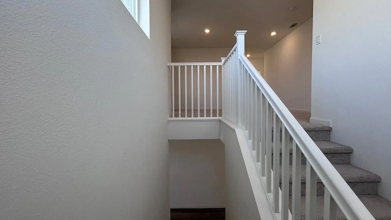 577 Bedfordshire Dr - Photo 2 of 11