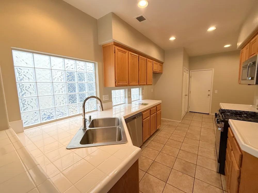 1232 Date Palm Dr - Photo 5 of 17