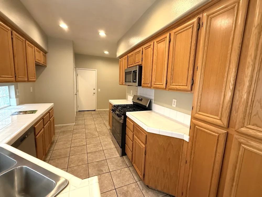 1232 Date Palm Dr - Photo 6 of 17