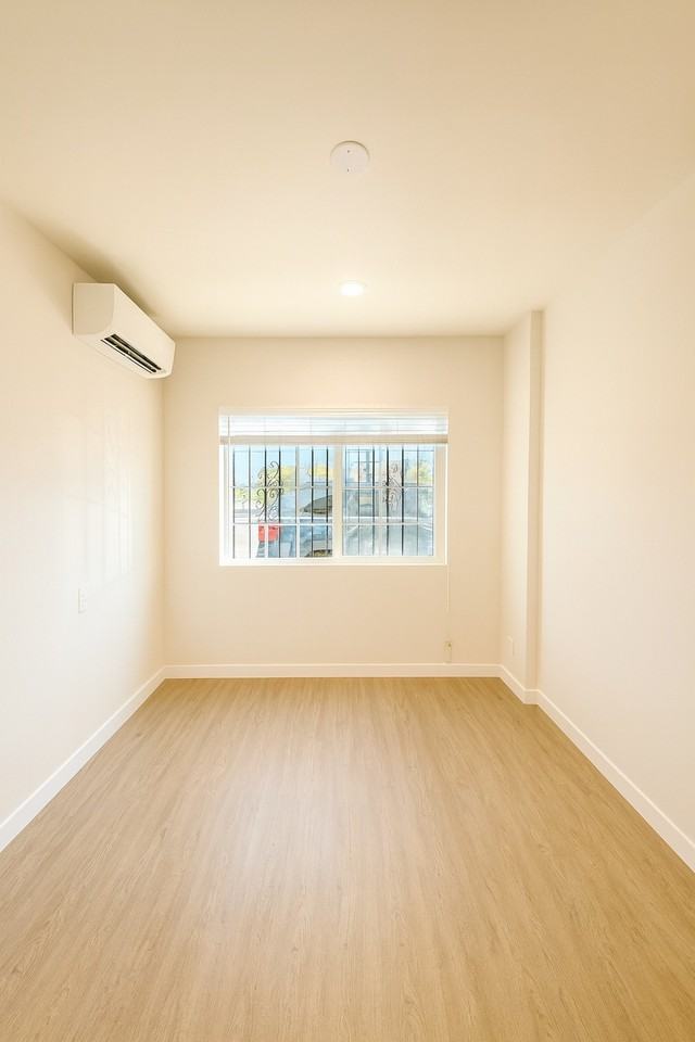 1171 N Wilton Pl #5 - Photo 5 of 9