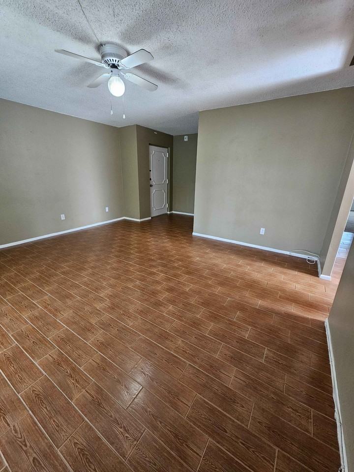 8490 13th St N #C - Photo 3 of 23