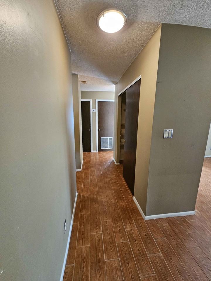 8490 13th St N #C - Photo 4 of 23