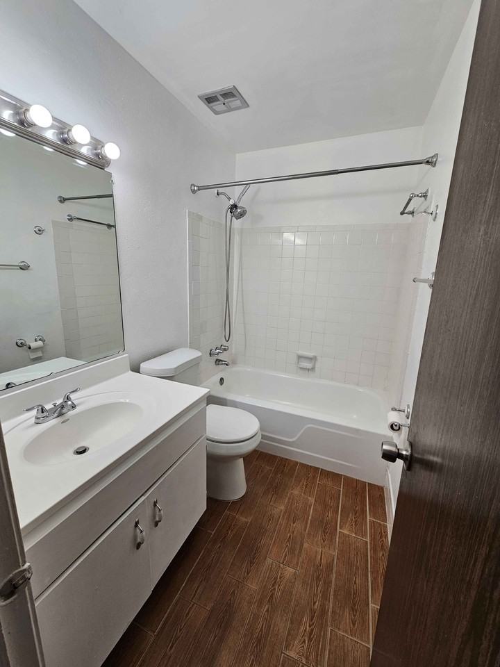 8490 13th St N #C - Photo 6 of 23