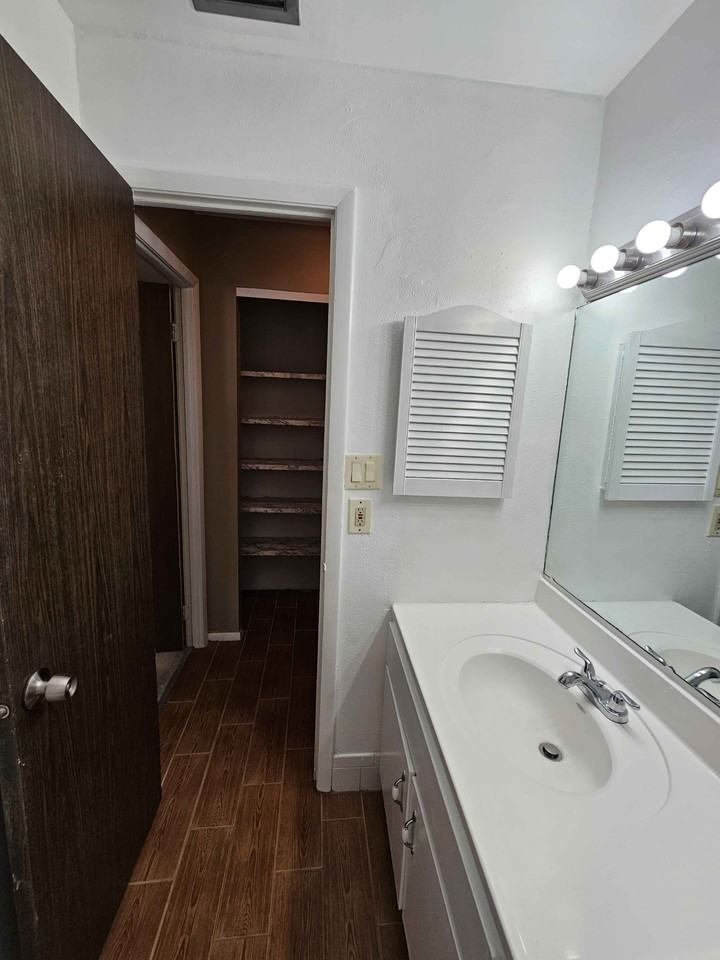 8490 13th St N #C - Photo 7 of 23