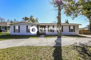 featured image of 1442 Lakecrest Drive