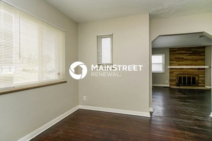 1646 Oakwood Ave - Photo 4 of 17