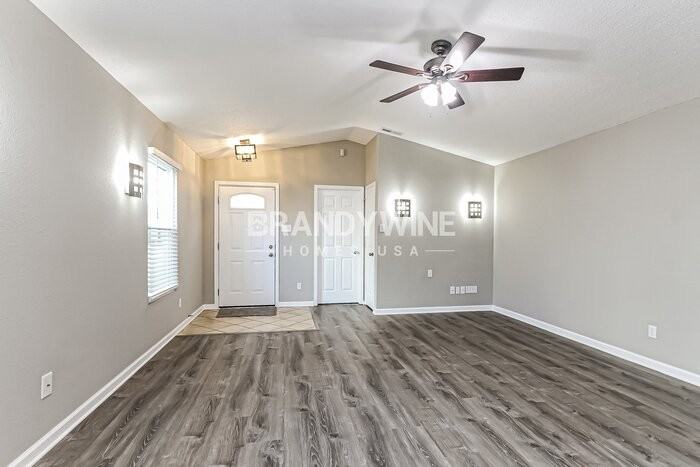 944 Streamside Dr - Photo 5 of 20